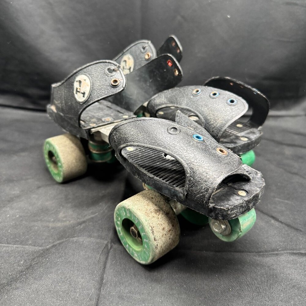 Vintage Mannings Adjustable Swivelers Roller Skates Turquoise Wheels